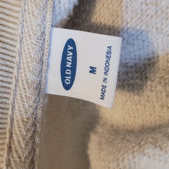 ๐ Old Navy Camo Sweatshirt - Picture 5 of 6